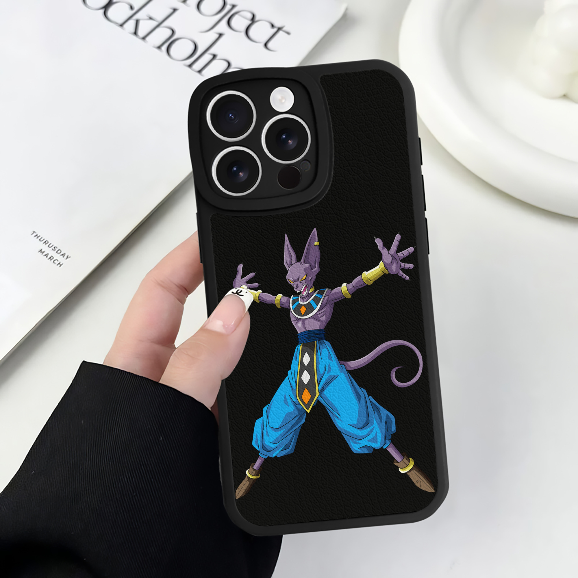 （画像用） ドラゴンボール ビルス 破壊神ビルス DRAGON BALL Beerus Birusu 【iPhone 16シリーズ対応】シリコンスマホケース（レザー調） 材質：シリコン